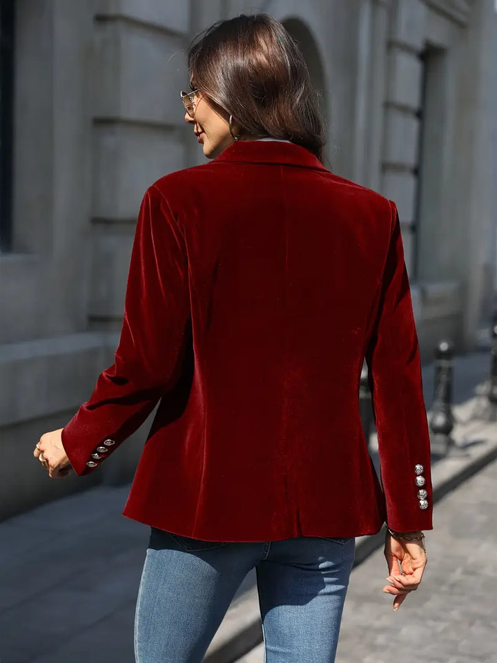 Yvana™ – Elegant Velvet Blazer for Effortless Seasonal Sophistication